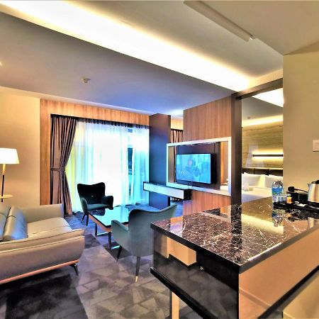 Prestigo Hotel - Johor Bharu Джохор-Бару Экстерьер фото