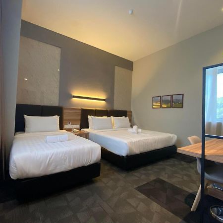 Prestigo Hotel - Johor Bharu Джохор-Бару Экстерьер фото
