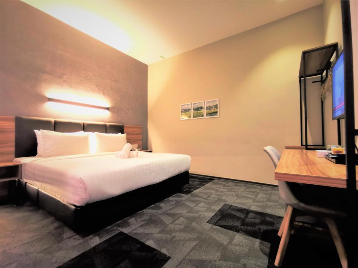 Prestigo Hotel - Johor Bharu Джохор-Бару Экстерьер фото